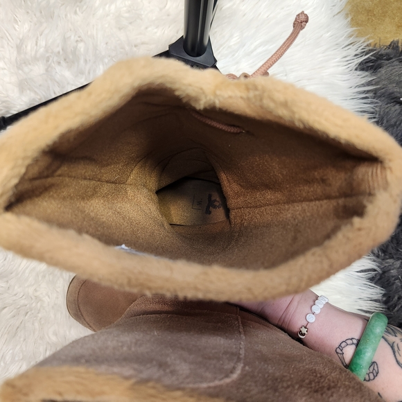 DC Tan Footwear with Logo - Picture 11 of 11